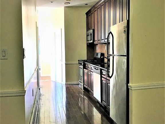 5th image of 1891 Pacific St Floor 1