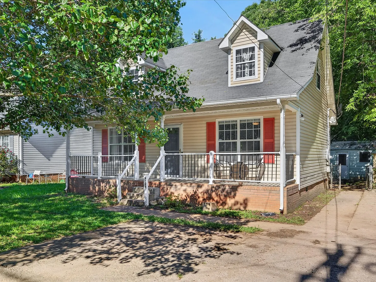 3 bed, 2.0 bath, 1105 sqft, $1,400 — Photo 2