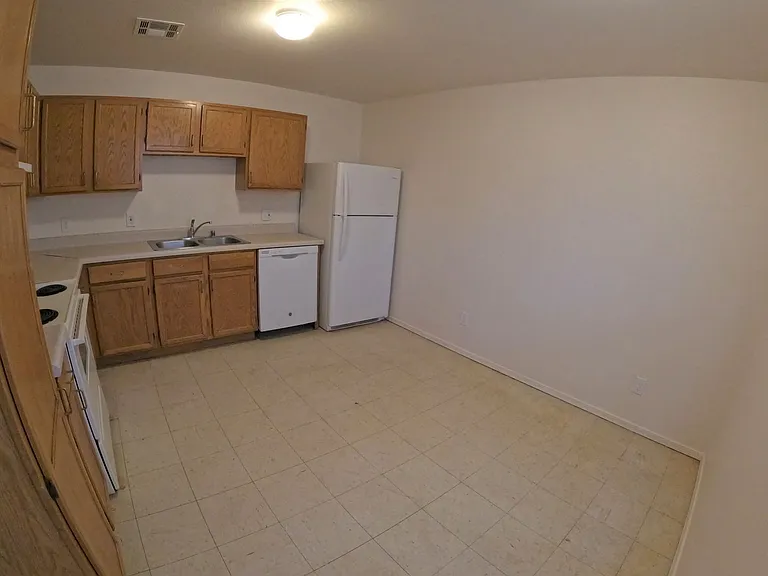 637 Foster Rd — Photo 3