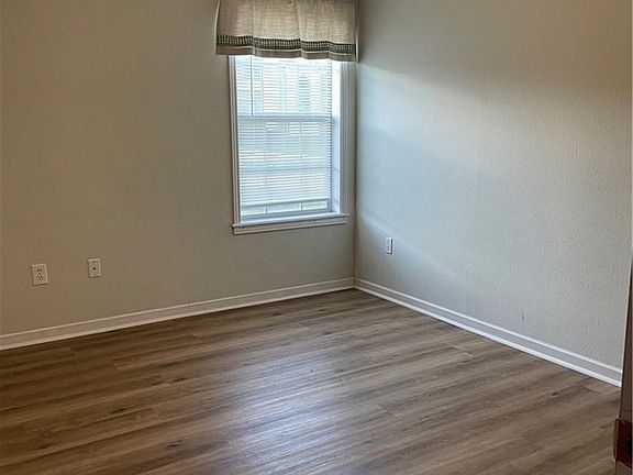 2nd image of 1516 S Vintage Ln