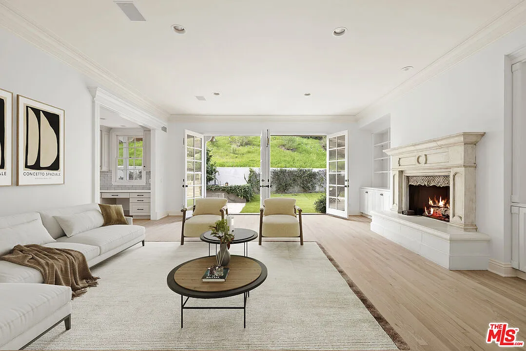 5 bed, 6.0 bath, 5421 sqft, $19,995 — Photo 2