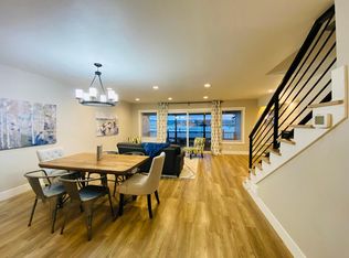 648 N Tomahawk Island Dr, Portland, OR 97217