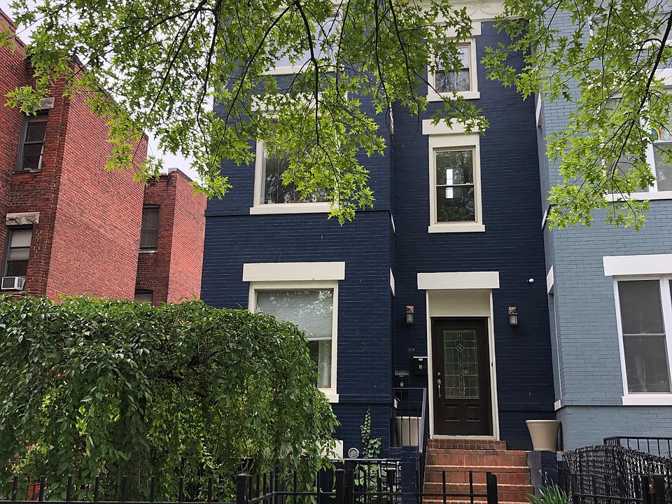 Front entrance from Harvard Street