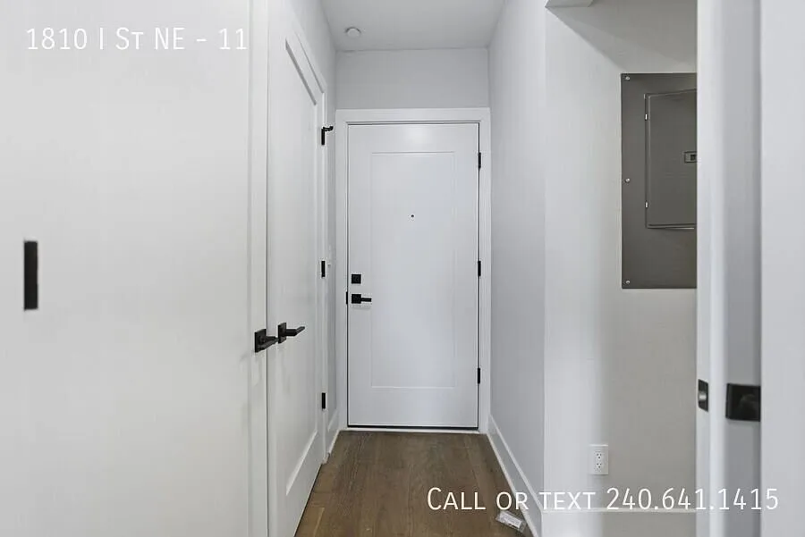 Amazing 2 BR+ 2 BA Duplex Condo with a Deck in Carver-Langston! — Photo 3