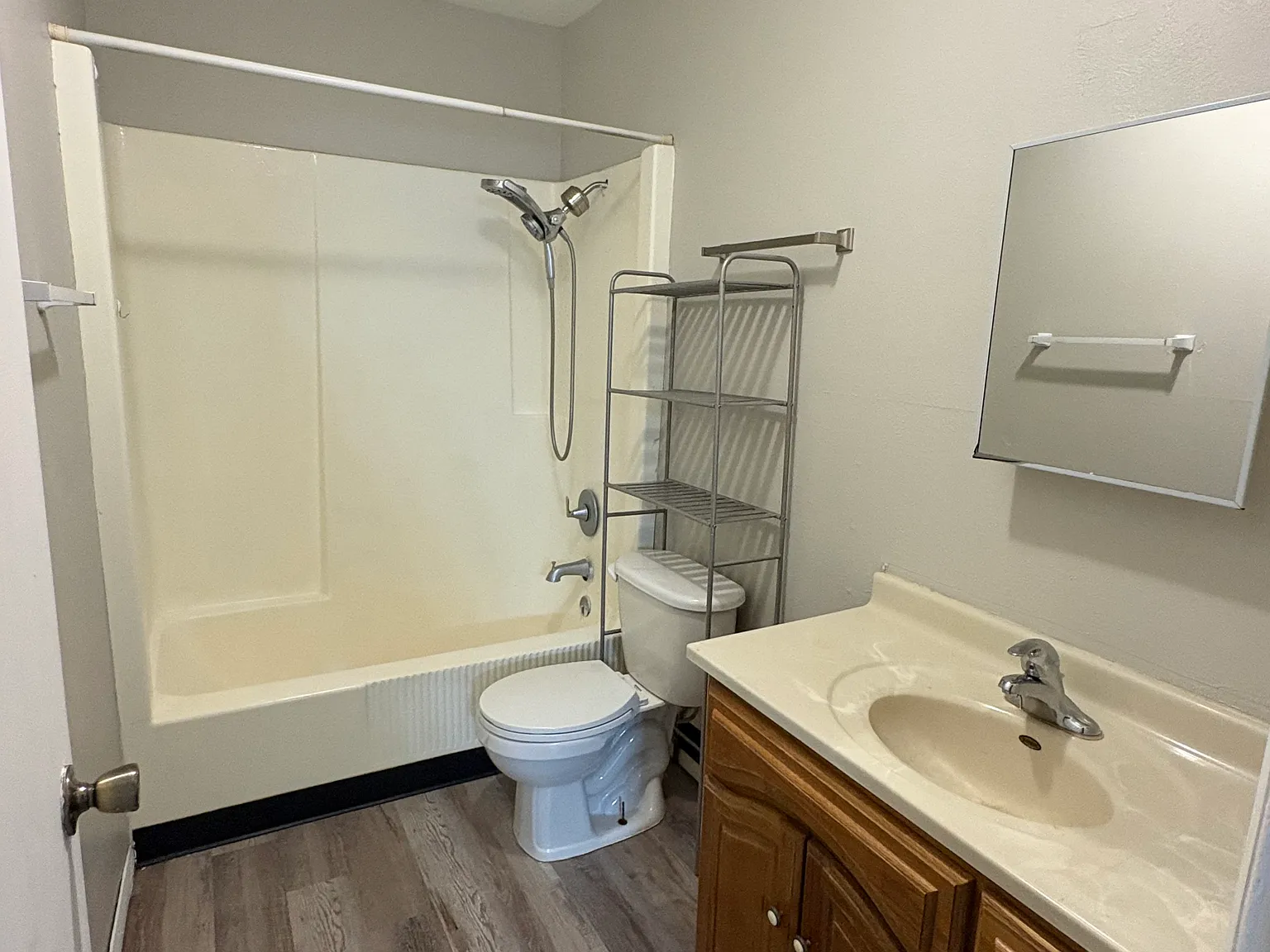 2 bed, 900 sqft, $950 — Photo 4