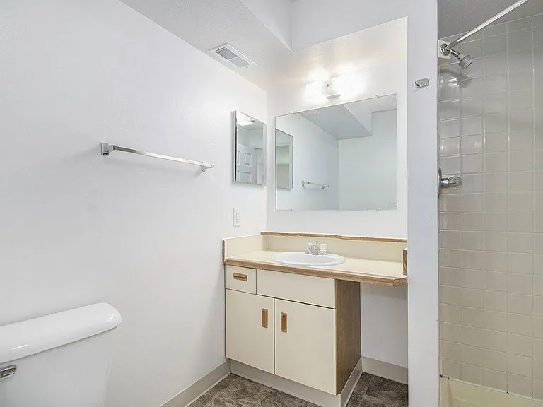 Hurwich Farms Apartments — Photo 26