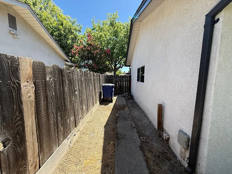 3709 Columbine Dr — Photo 37
