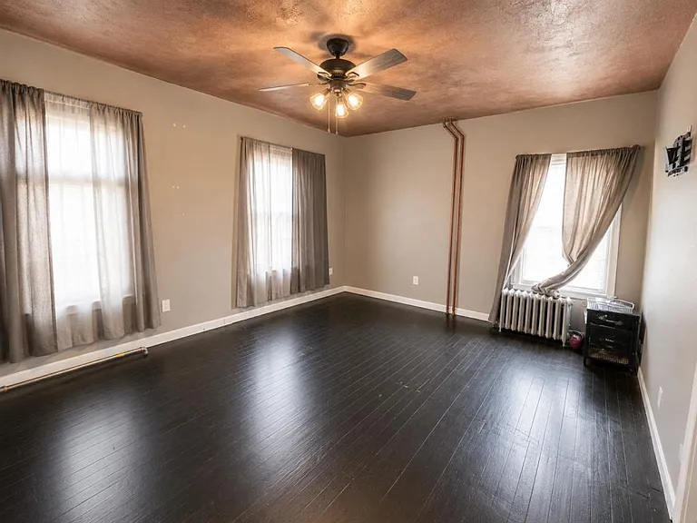 310 E Thayer Ave — Photo 6