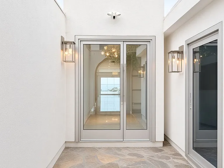 18222 Coastline Dr — Photo 3