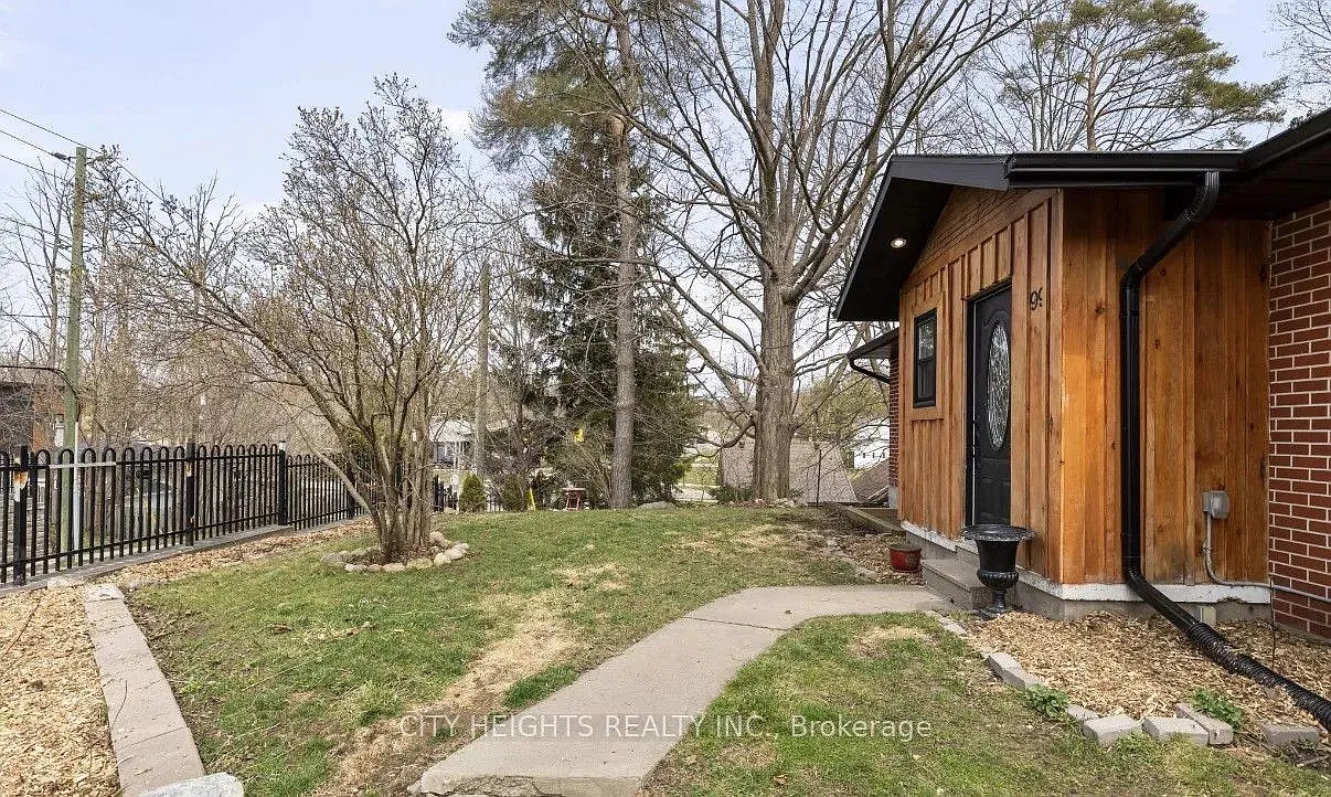 3 bed, $2,200 — Photo 2