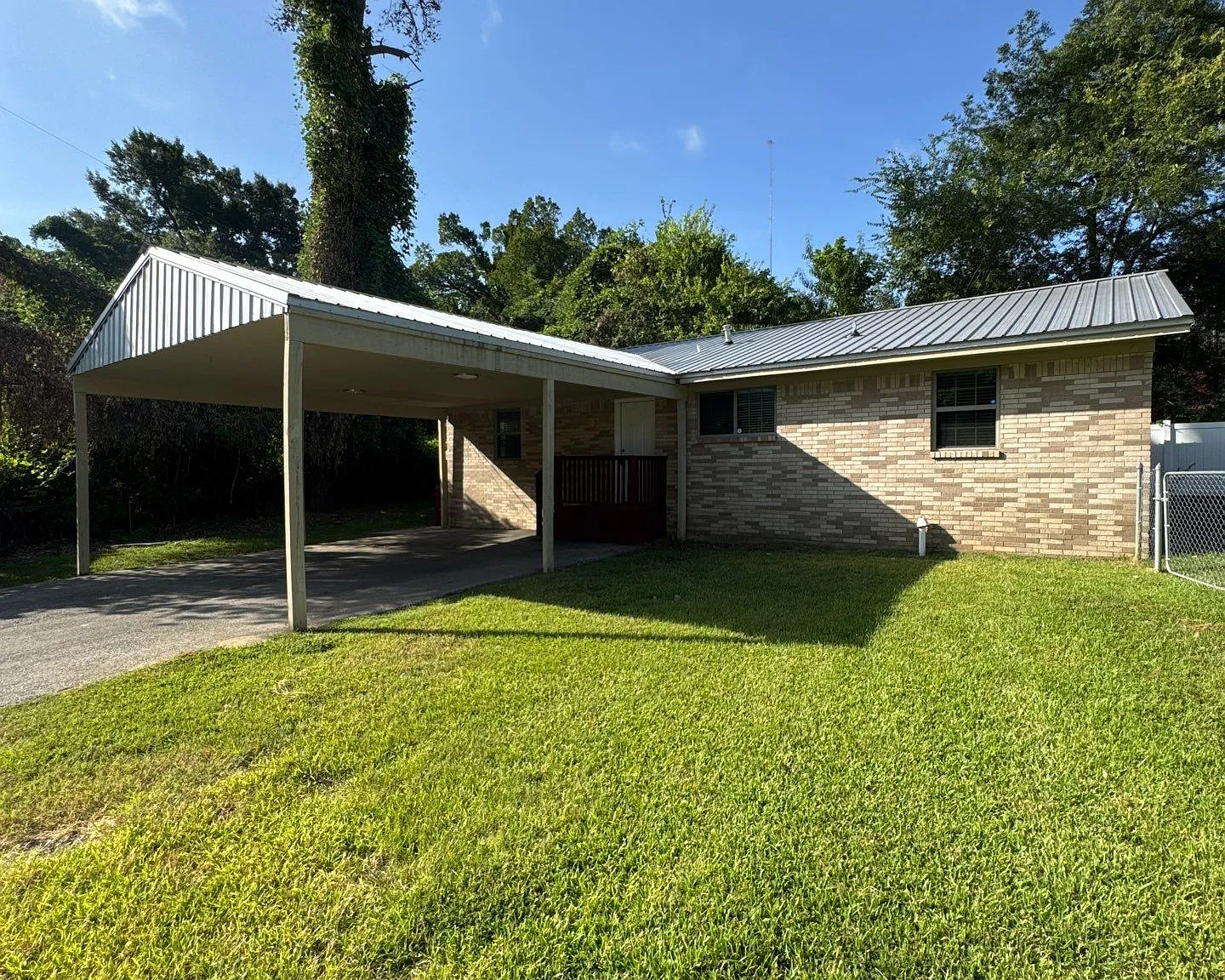 3 bed, 1400 sqft, $1,500 — Photo 3