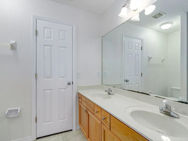 2167 Harrison St — Photo 15