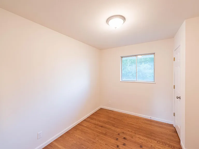 111 Susan Rd — Photo 8