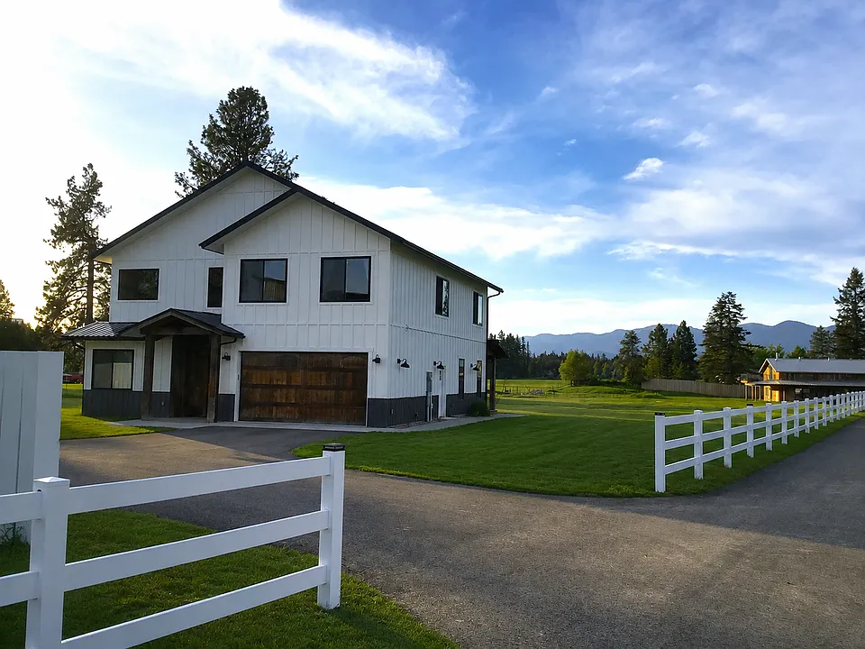 216 Cowboy Dr