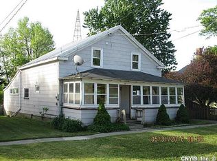 211 S Broad St, Sackets Harbor, NY 13685