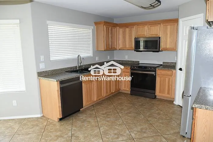 3282 W Belle Ave — Photo 5