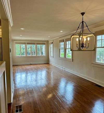 4th image of 4811 Carondelet St