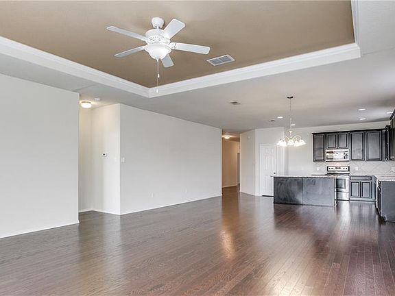 3rd image of 3124 Montserrat Creek Dr