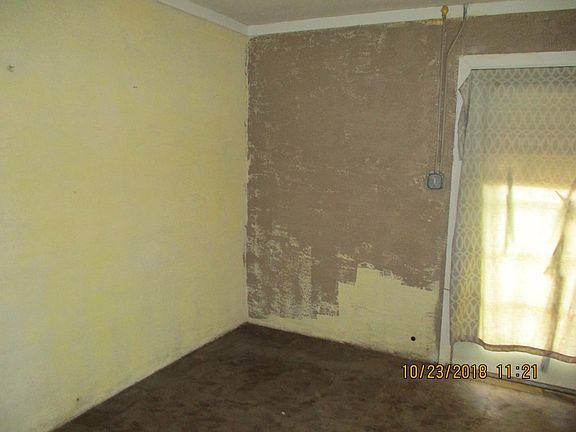 2nd image of 407 N Fort Worth St