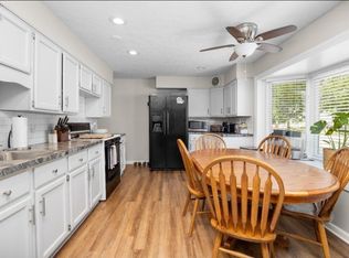 154 Oakwood Dr, Avon Lake, OH 44012