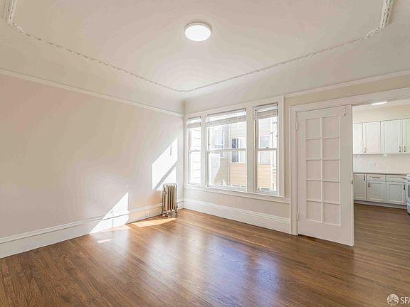 3rd image of 910 Bay St APT 12