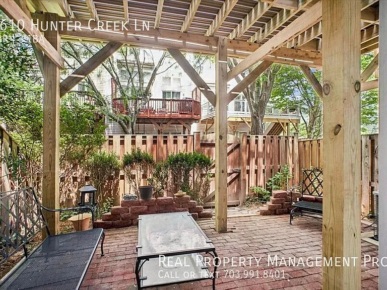 6610 Hunter Creek Ln — Photo 2