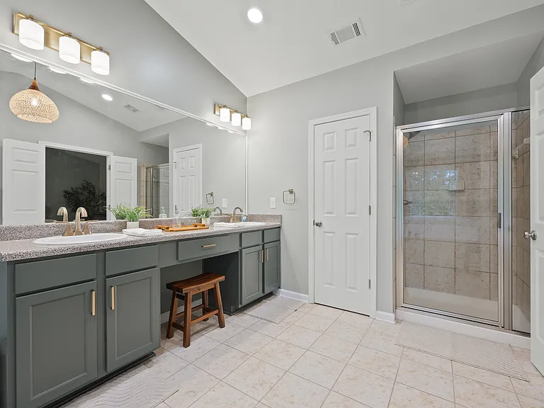 13581 Weycroft Cir — Photo 11