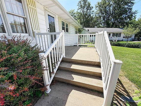 3rd image of 8 Drue Dr