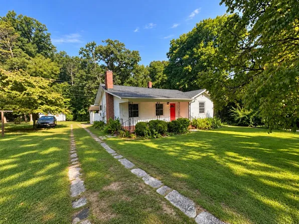 79 E Cork St, Ware Shoals, SC 29692