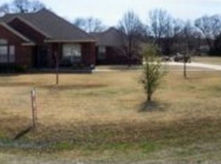 208 Shadow Creek Ln, Burleson, TX 76028