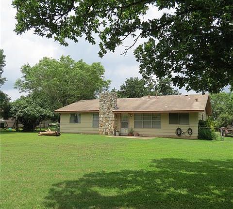 3rd image of 402 Northwood Dr