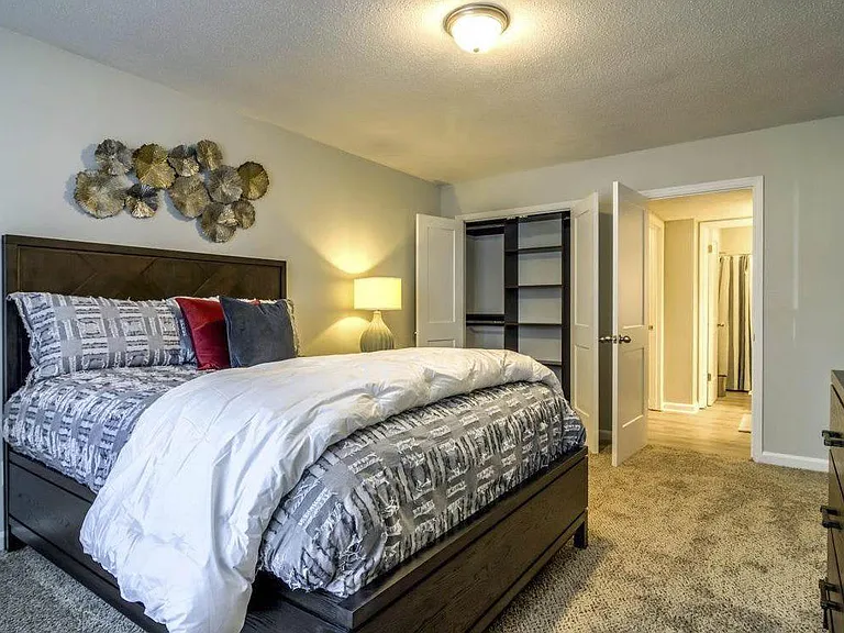 The Onyx Hoover Apartments — Photo 32