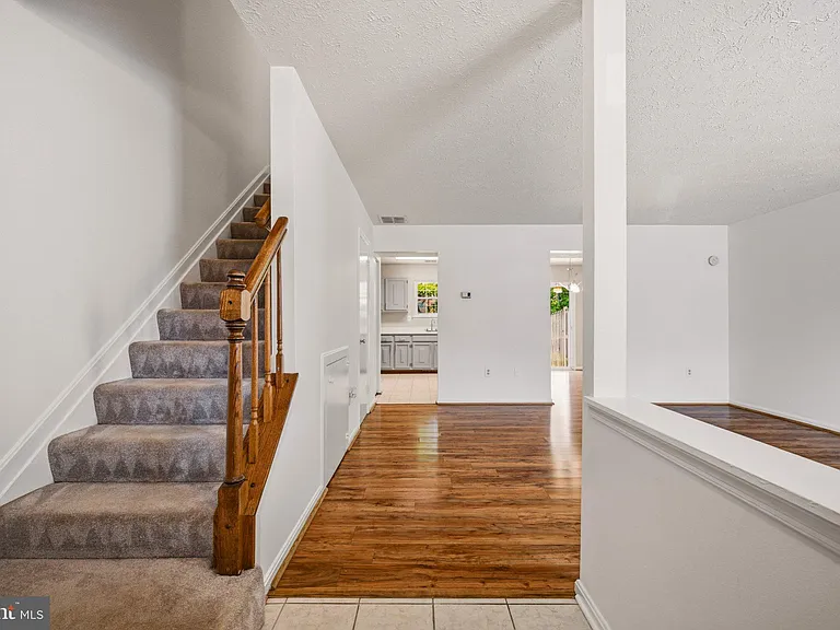 16 Meadowside Ct — Photo 5