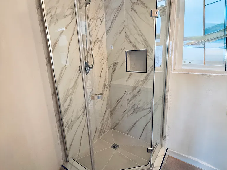 728 E Walnut St #7 — Photo 11