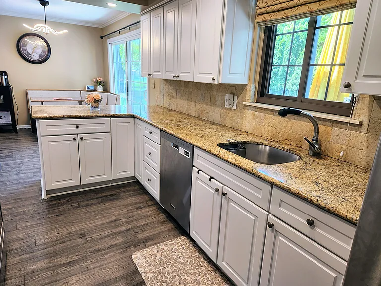 882 Randall Dr — Photo 17