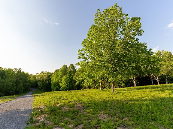 3rd image of 4 Pinewood Rd