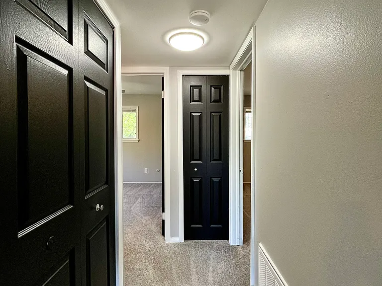 4415 Oakwood Blvd #6 — Photo 5