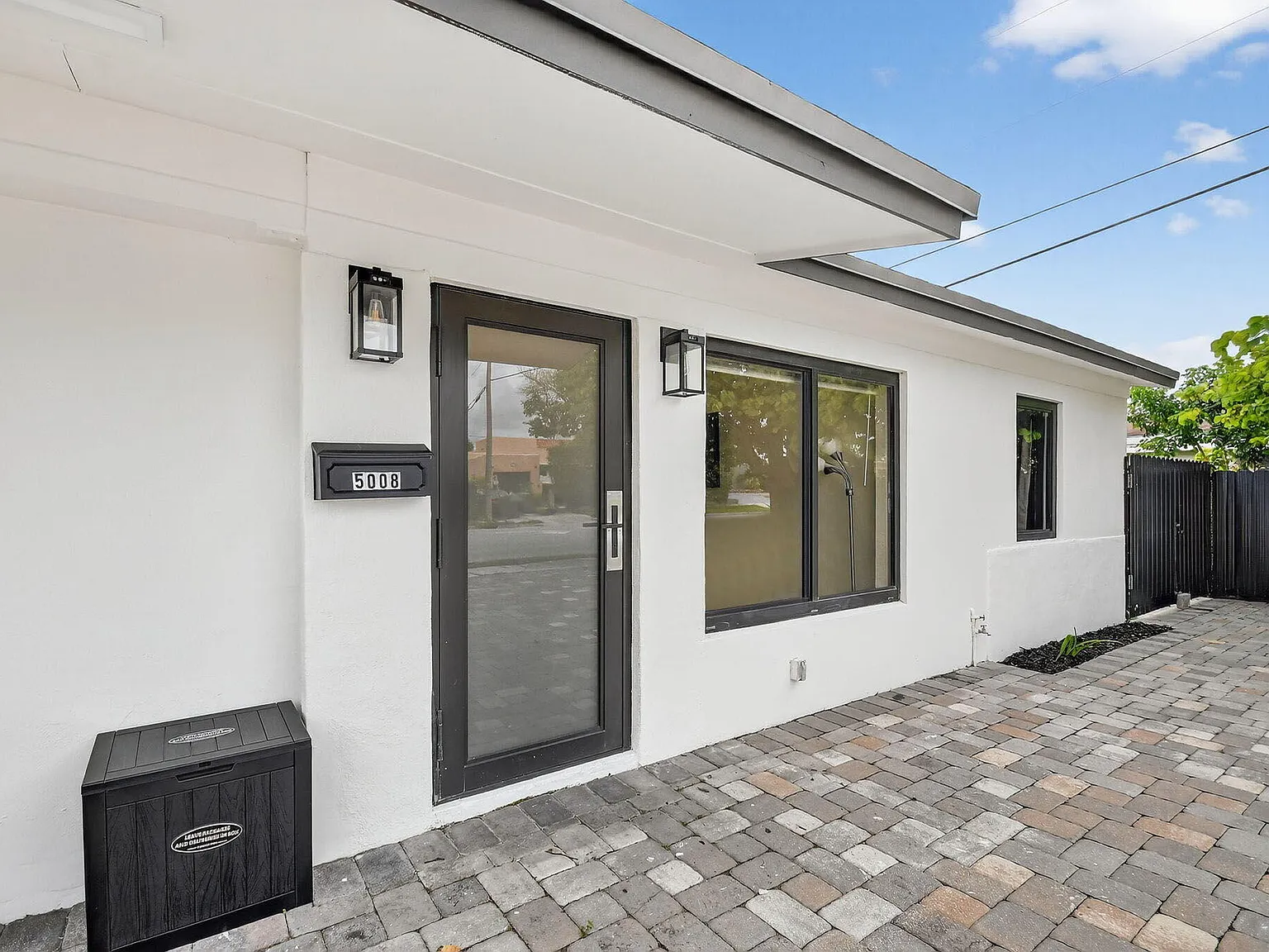 3 bed, 2.0 bath, 1318 sqft, $4,000 — Photo 4