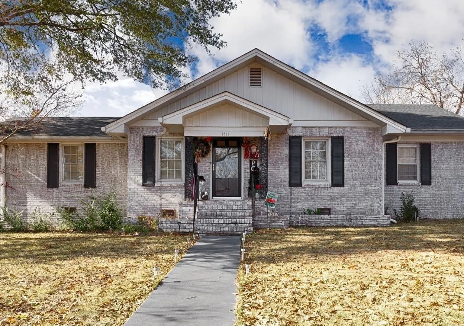 Charming 3 Bedroom, 2 Bathroom Home in Decatur, AL - Move In Special! — Photo 1