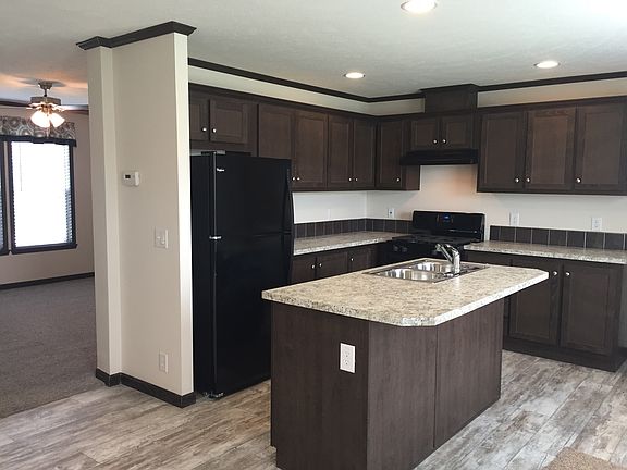 5th image of 536 Woods Edge Ct