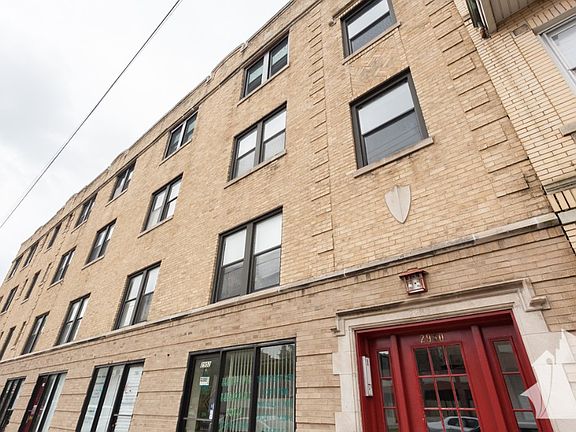 3rd image of 2950 W Montrose Ave #3
