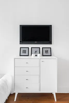 Sold by Compass | media 8