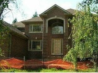 7478 Verona Dr, West Bloomfield, MI 48322