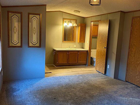 8th image of 9 Durwood Ln