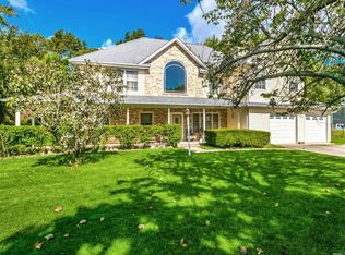 15 Hilltop Dr, Mount Sinai, NY 11766