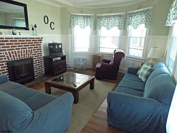 3rd image of 862 1st St #1