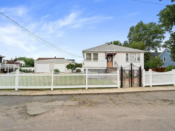 101 Kenberma St, Hull, MA 02045