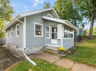 1032 Maplewood Dr NE, Cedar Rapids, IA 52402