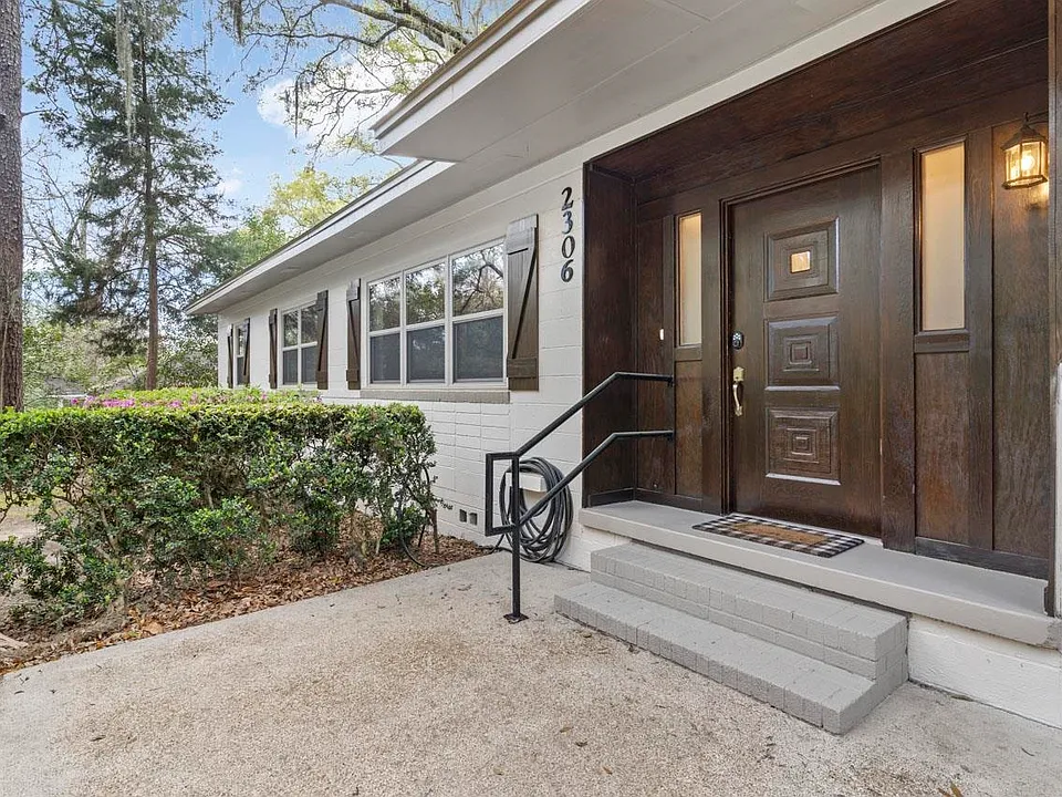 2306 Pontiac Dr