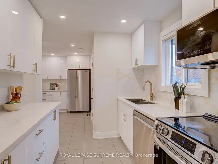 143 Voltarie Cres #UPPER — Photo 10